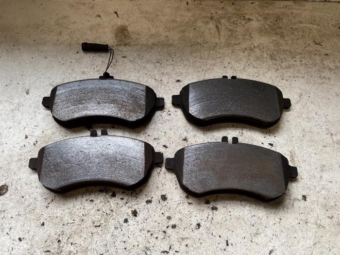 A0074205520 Front Pad Mercedez Benz Genuine
