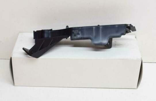 LR137782 Front RH Side Bumper Bracket Land Rover Aftermarket
