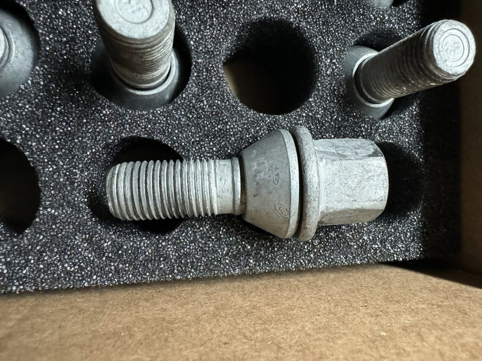 LR153880 Wheel Bolt Land Rover Genuine