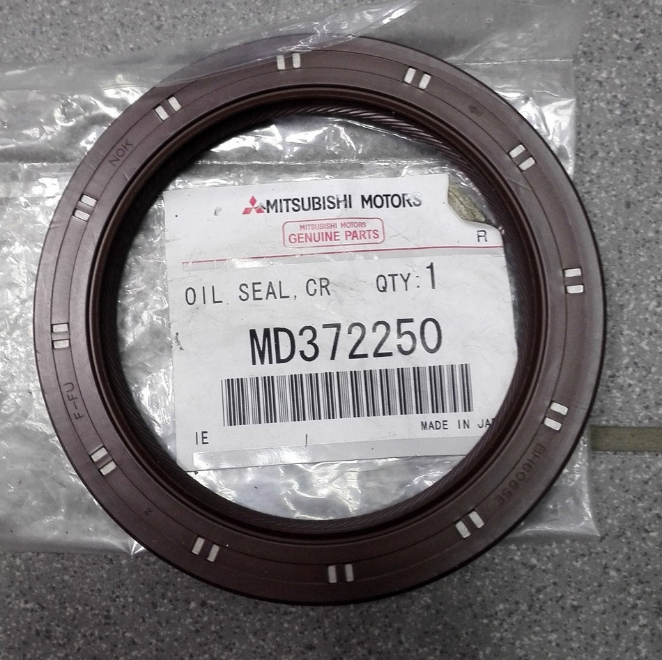 MD372250 Engine Main Seal Rear Mitsubhishi Genuine