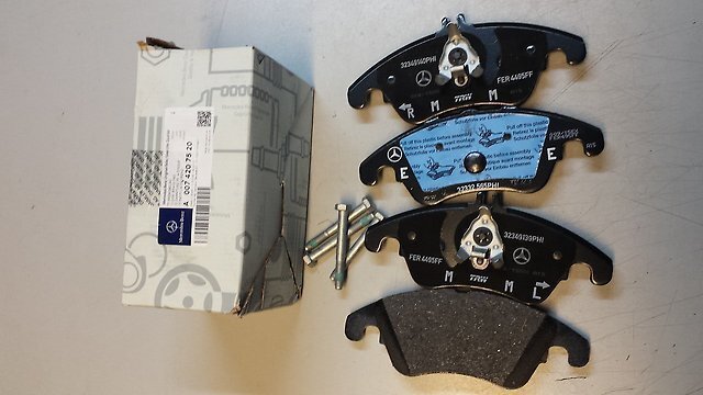 A0074207520 Front Brake Pad Mercedes Benz Genuine
